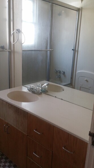 Building Photo - 401 Hermosa Dr NE