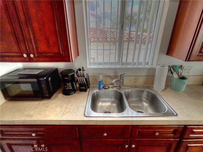 Building Photo - 308 Avenida Granada