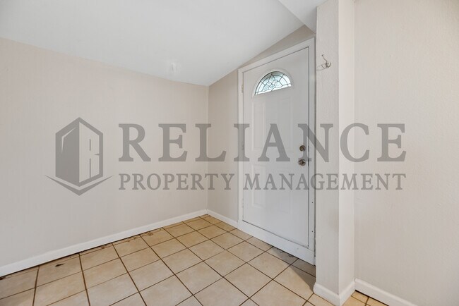 Building Photo - 508 N Tracy St