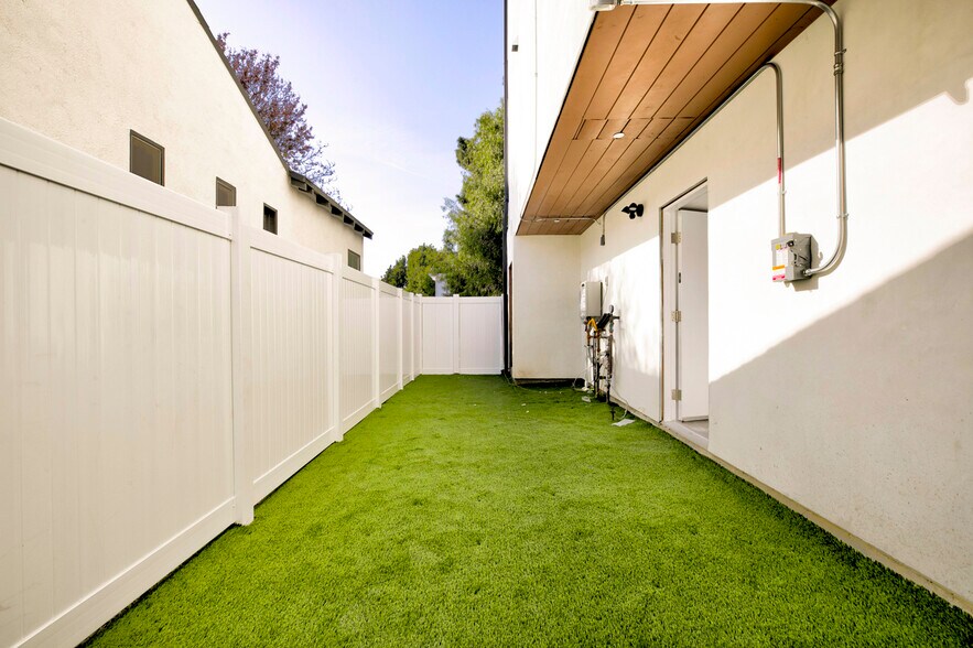 Building Photo - 5650 Cartwright Ave