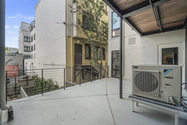 Building Photo - 2124 Bancroft Way