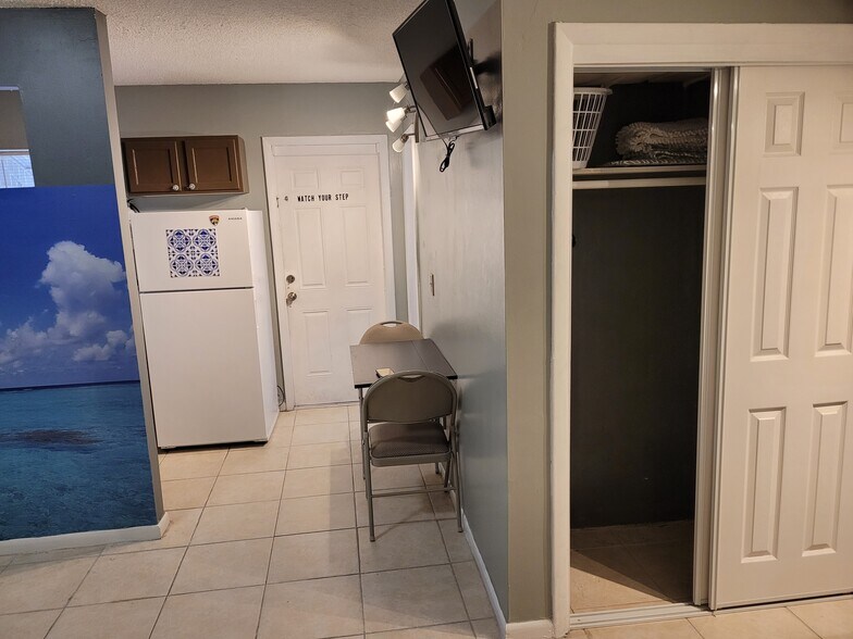 Building Photo - 129 SE 2nd Ter