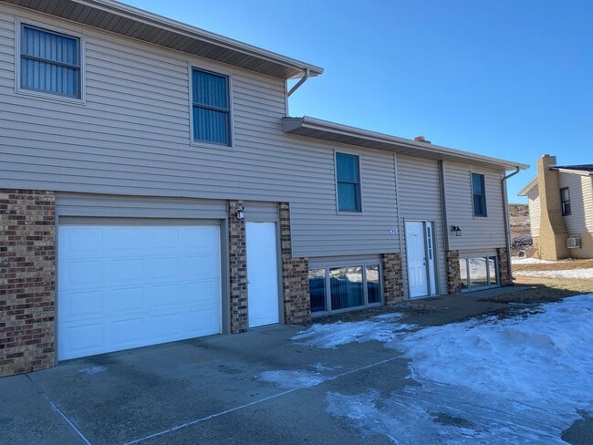 Building Photo - Beautiful, Spacious 3 bed Condo