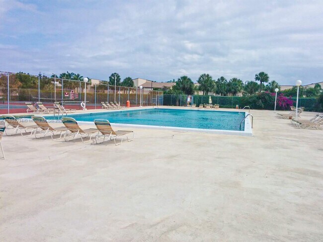 Building Photo - 500 Executive Center Dr