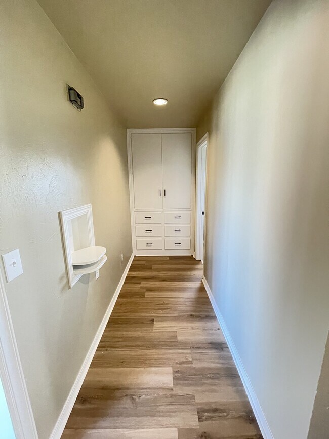 Building Photo - 3 Bed, 1 Bath Home with Large Corner Lot