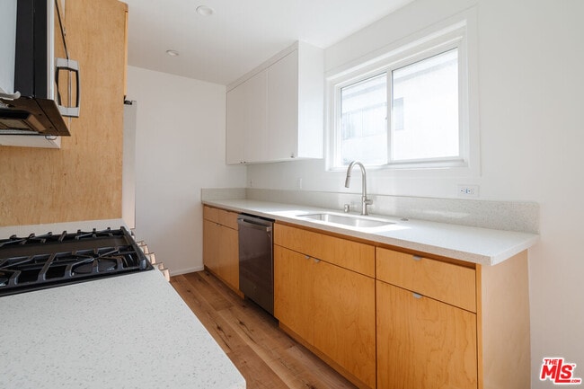 Building Photo - 1318 S Ogden Dr