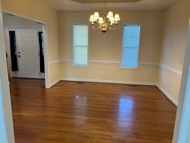 Building Photo - Jack Britt School District! 5br, 2.5 ba