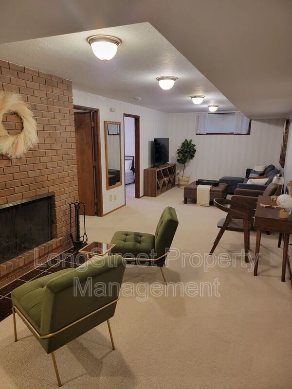 Building Photo - 2720 NW Glenwood Dr