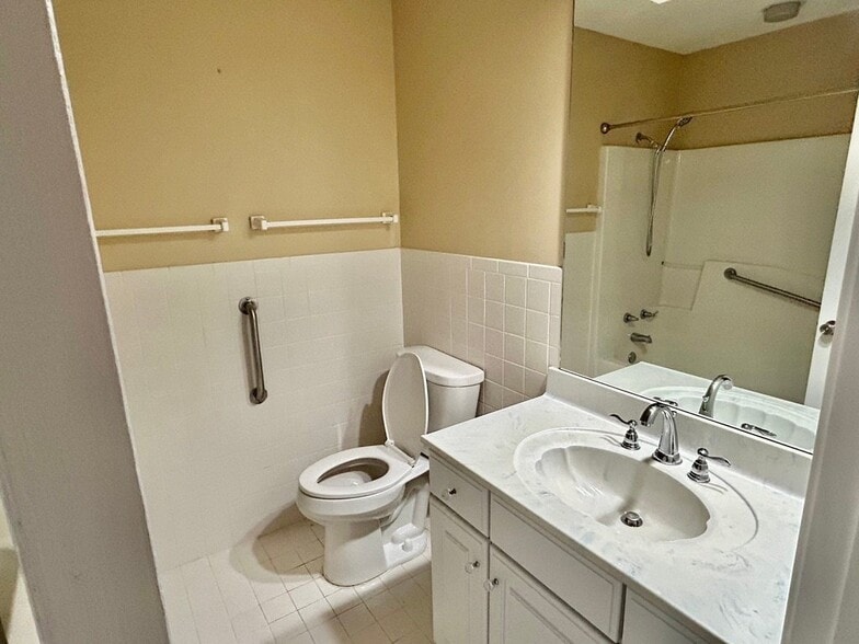 Building Photo - 640 Wedgewood Dr