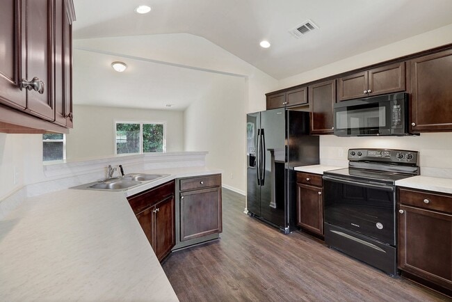 Building Photo - Hartford - Statesboro 3 Bed 2 Bath