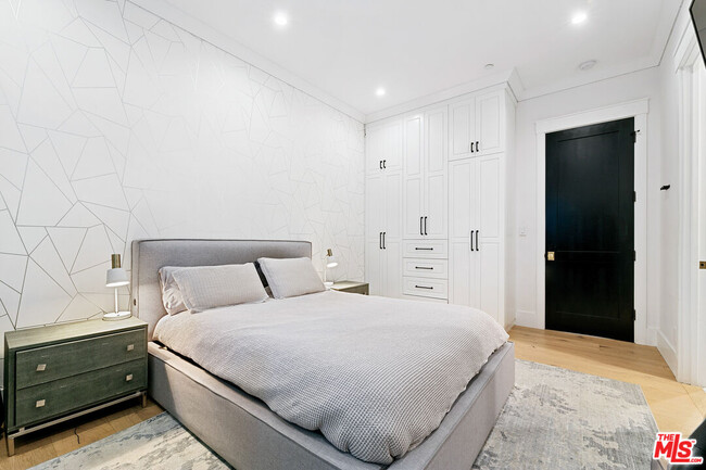 Building Photo - 5911 Beckford Ave