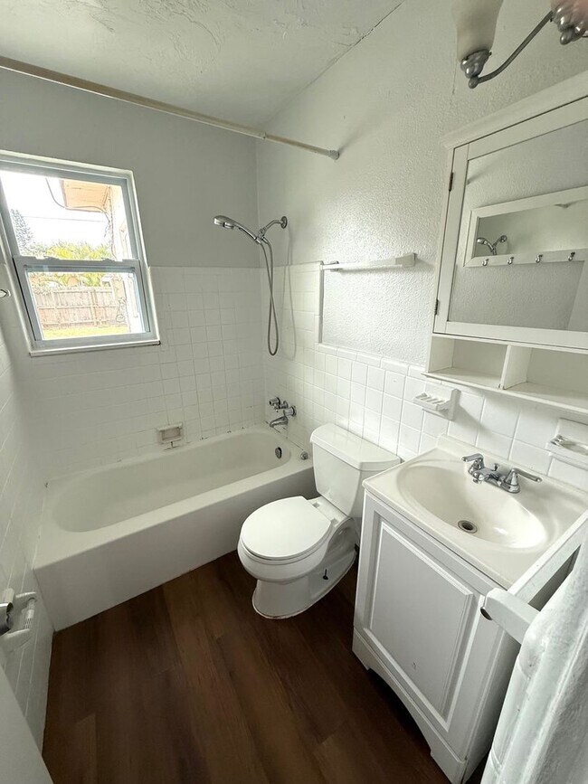 Building Photo - 3310 New England St