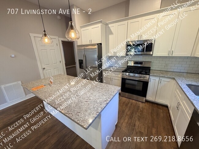Building Photo - 707 Livingston Ave NE