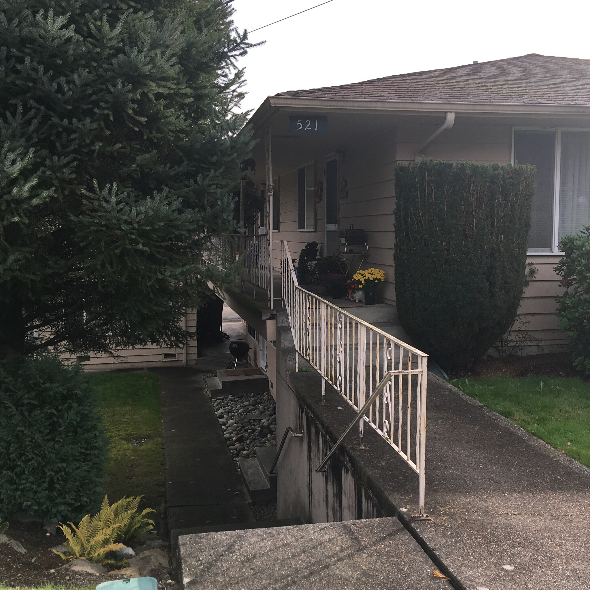 Building Photo - 521 Ave D