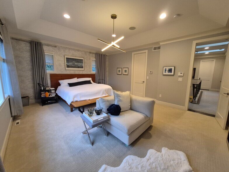 Owner Suite with Bathroom - 3840 Upton Ave S