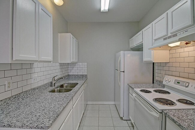 Building Photo - 13986 Fortuna Bay Dr