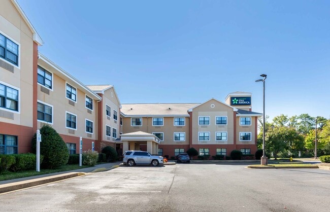 Building Photo - 46565 Expedition Dr