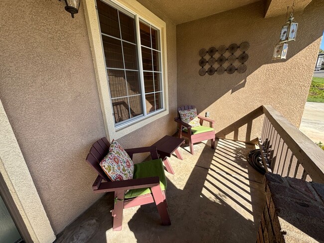 Building Photo - Gorgeous and spacious 5 bedroom FURNISHED home in Canyon Crest for rent!