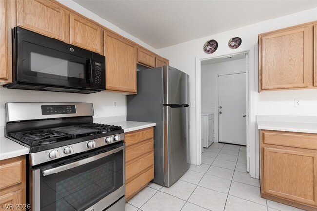 Building Photo - 6042 Highland Gardens Dr