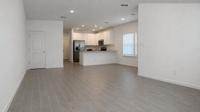 Building Photo - Charming 3BR Townhome with Screened-In Patio