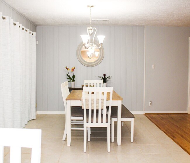 Building Photo - 8910 Greiner Dr