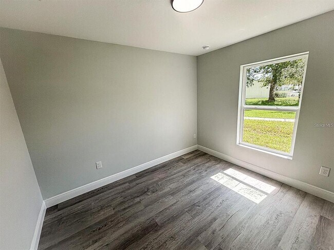 Building Photo - 1725 Crystal Grove Dr