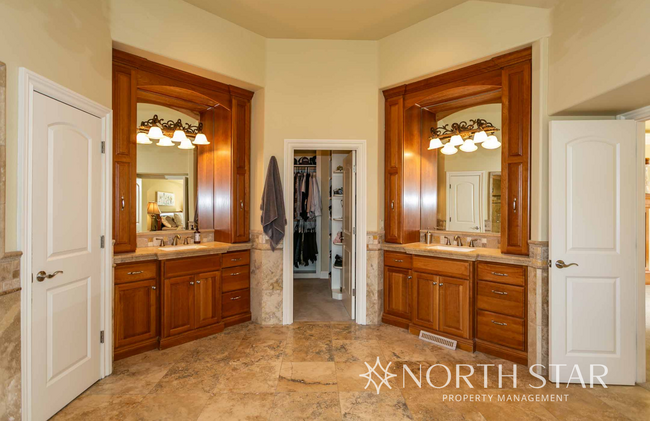 Building Photo - Stunning Home in Hidden Creek