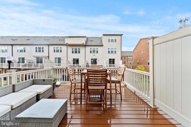 Building Photo - 224 S Newkirk St