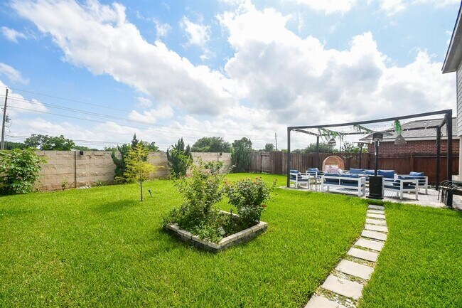 Building Photo - 25611 Winford Estate Dr