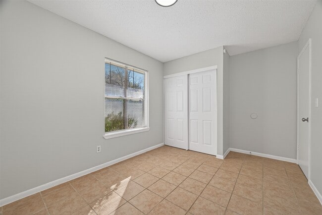 Building Photo - 5211 Devon Green Dr