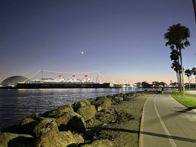 Building Photo - 1720 E 2nd St