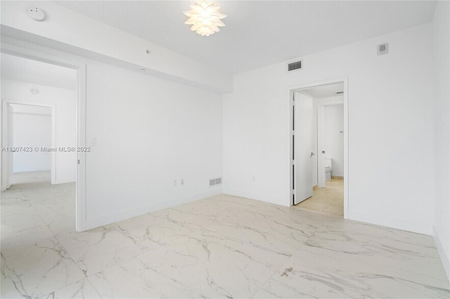 Building Photo - 488 NE 18th St
