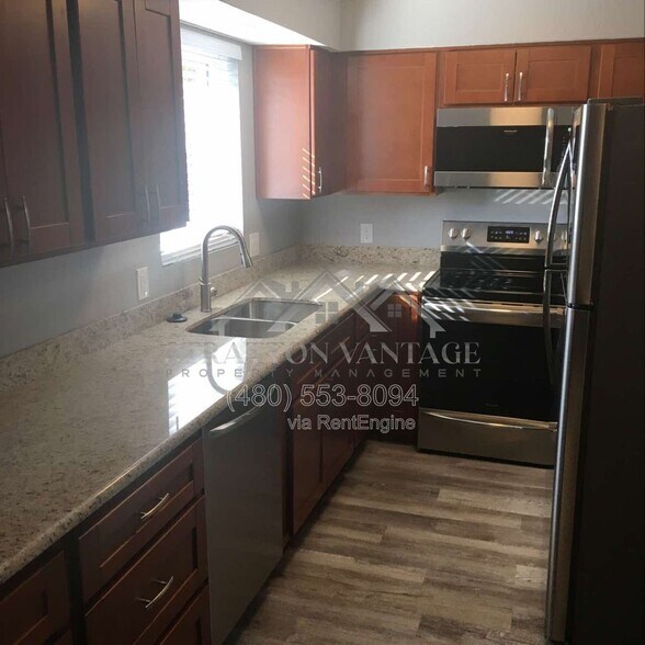 Building Photo - 852 N Stapley Dr