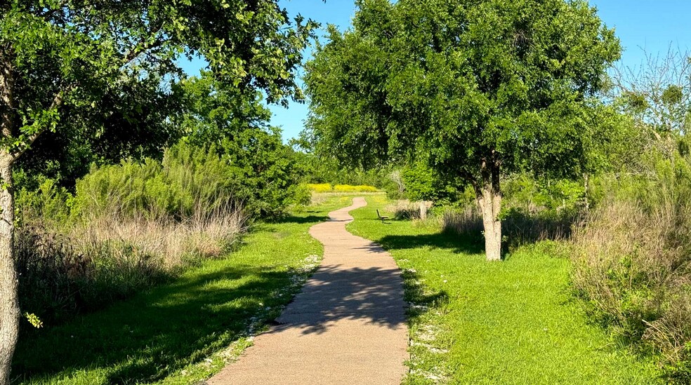 community walking trails - 1189 Nevarez