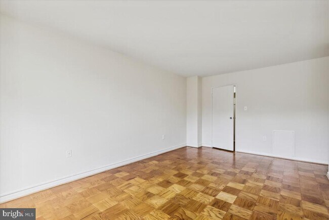 Building Photo - 10401 Grosvenor Pl