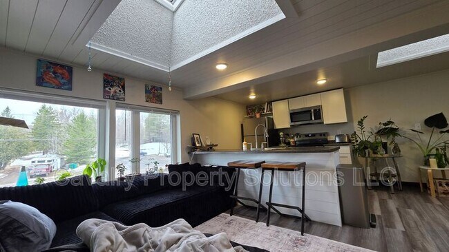 Building Photo - 3947 E Calvary Rd