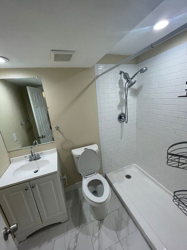 Building Photo - 255 Otis Ct