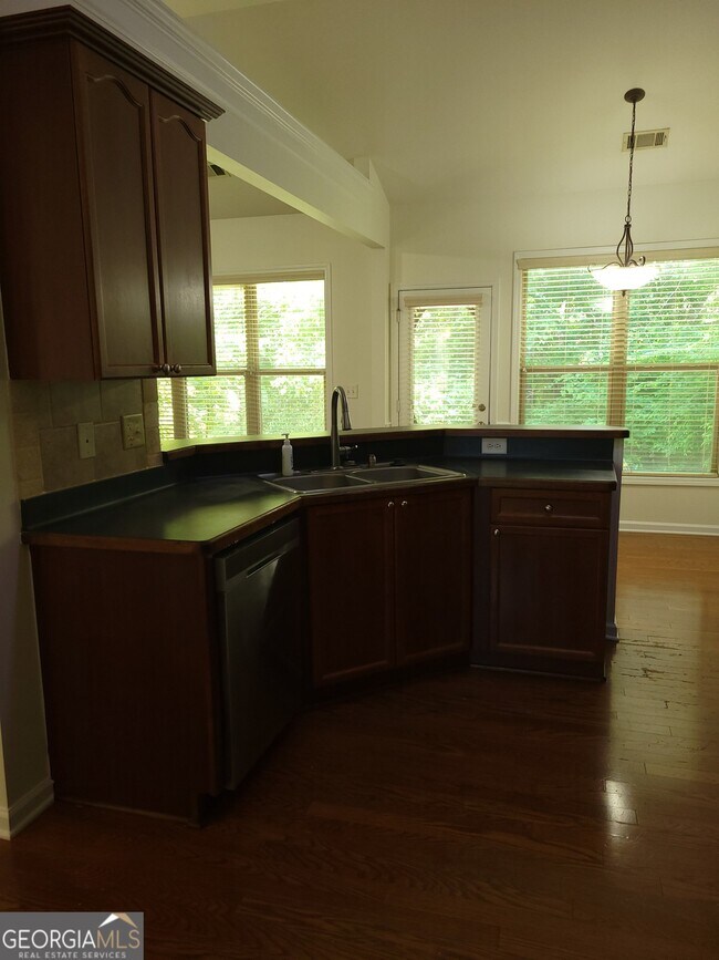 Building Photo - 175 Spinner Dr