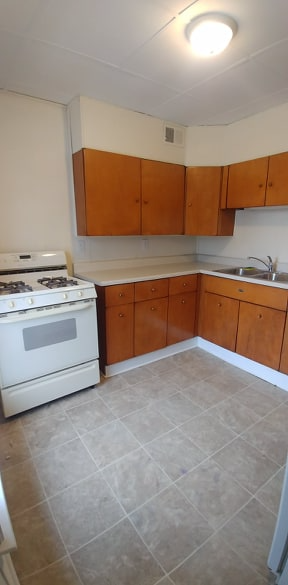 Building Photo - 4 Shabbona St