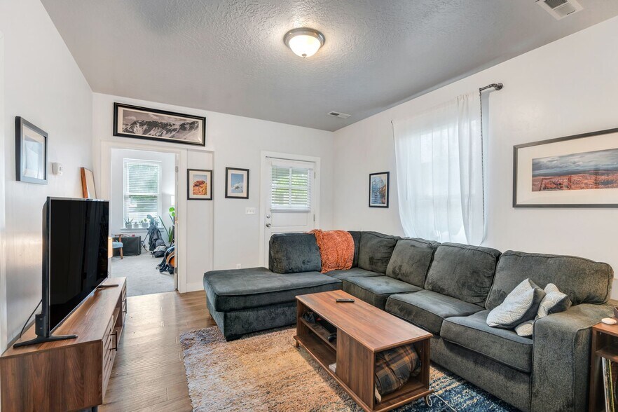 Building Photo - 854 S 700 E