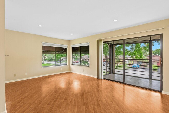 Building Photo - 5040 Rose Hill Dr