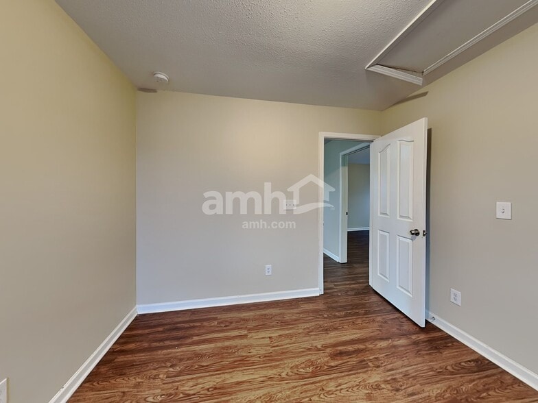 Building Photo - 412 Galesburg Dr