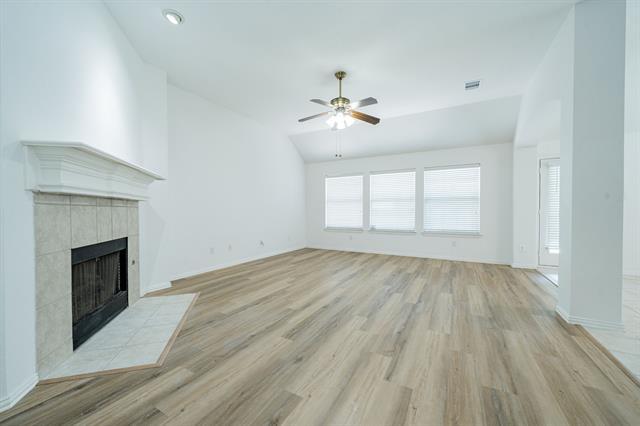 Building Photo - 910 Crater Lake Ct