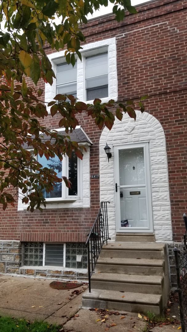 Building Photo - Updated Row - Holmesburg