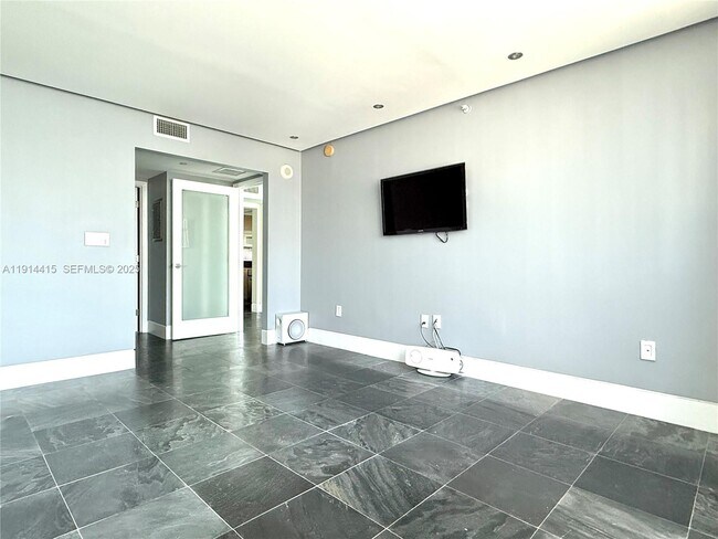 Building Photo - 31 SE 5th St