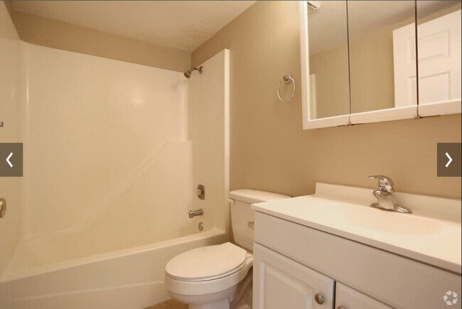 Building Photo - 3710 Santiago Dr