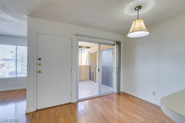 Building Photo - 1404 Santa Anita Dr