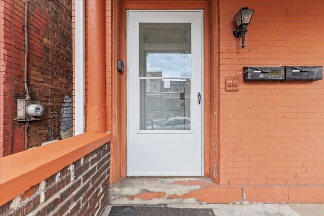 Building Photo - 515 Cato St