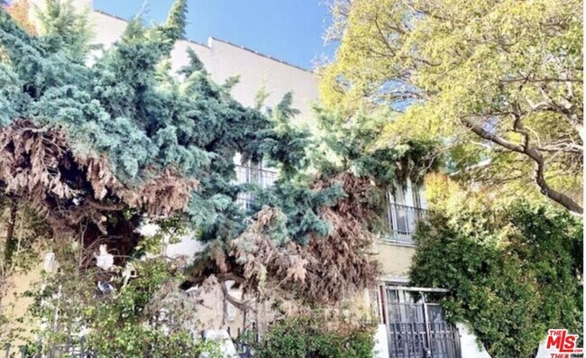 Building Photo - 1431 N Las Palmas Ave