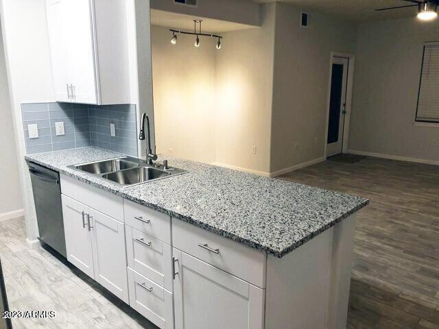 Building Photo - 5302 E Van Buren St